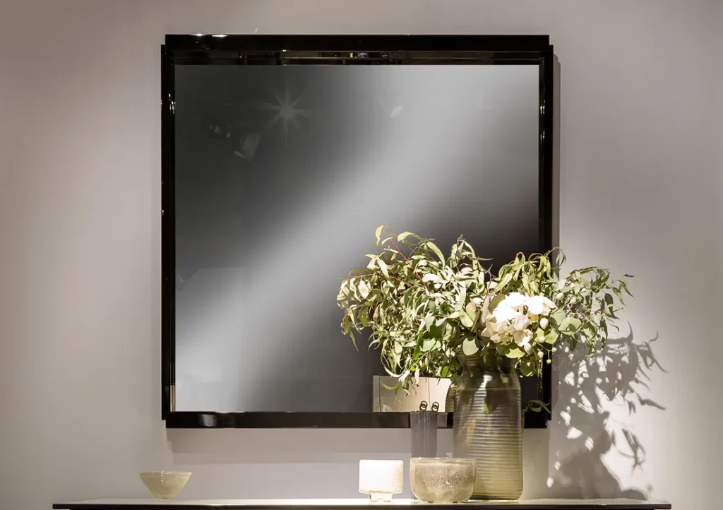 story-mirrorsquare-1